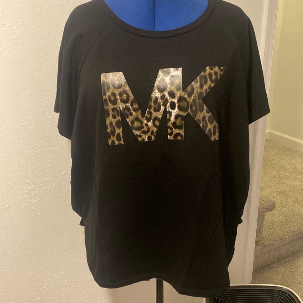 Michael Kors, black cotton, short sleeve T-shirt with MK logo in leopard.